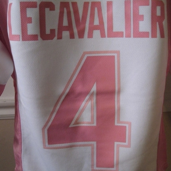 pink tampa bay lightning jersey