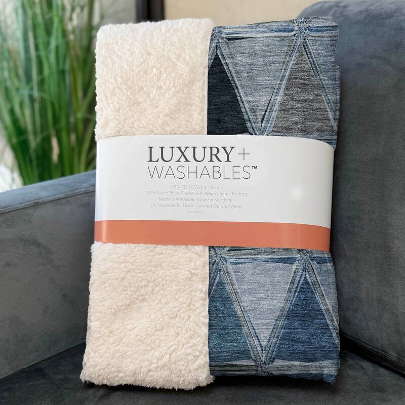 Premium Machine Washable Modern Diamonds Sherpa Throw Blanket