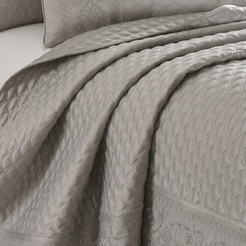 J. Queen New York Lyndon Coverlet Quilt