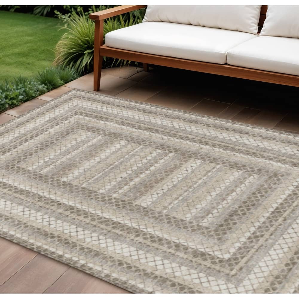 HomeRoots Geometric Transitional Rectangle Outdoor Rug