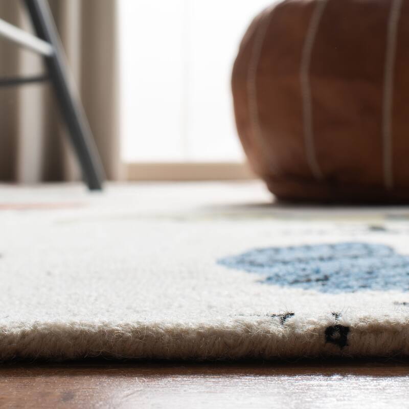 SAFAVIEH Handmade Novelty Tuulevi Novelty Wool Rug