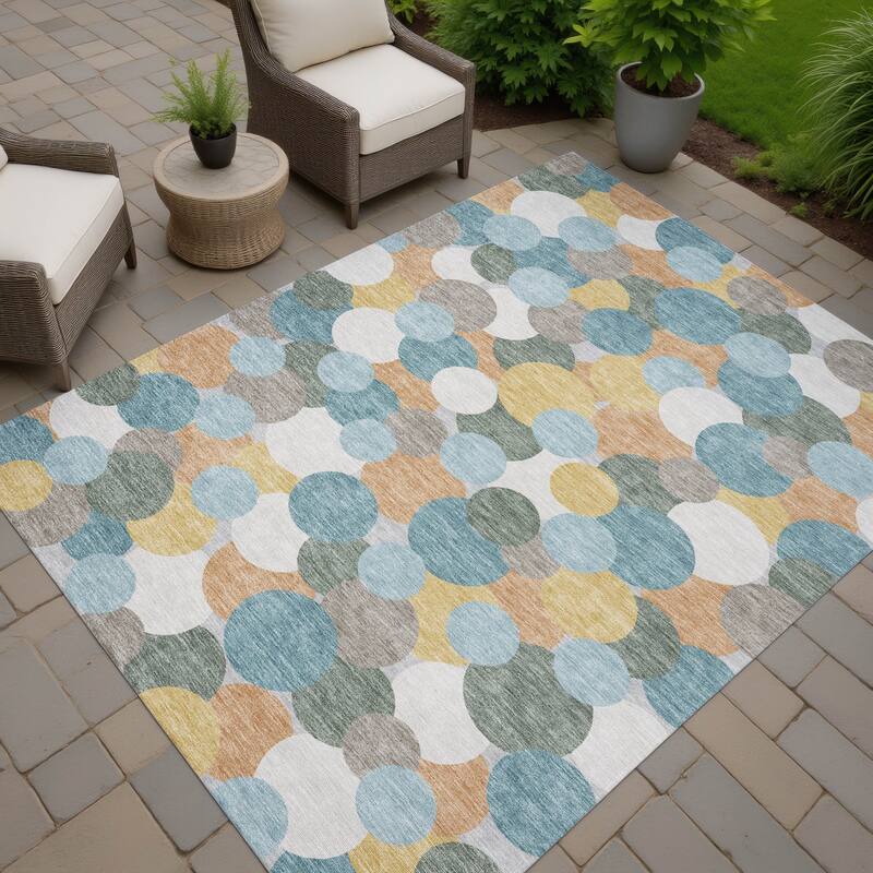 Machine Washable Indoor/ Outdoor Mucho Bubbles Chantille Rug