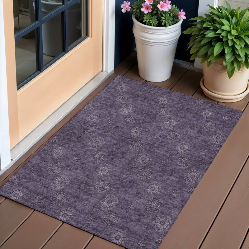 HomeRoots Floral Transitional Rectangle Outdoor Rug - 3' x 5'