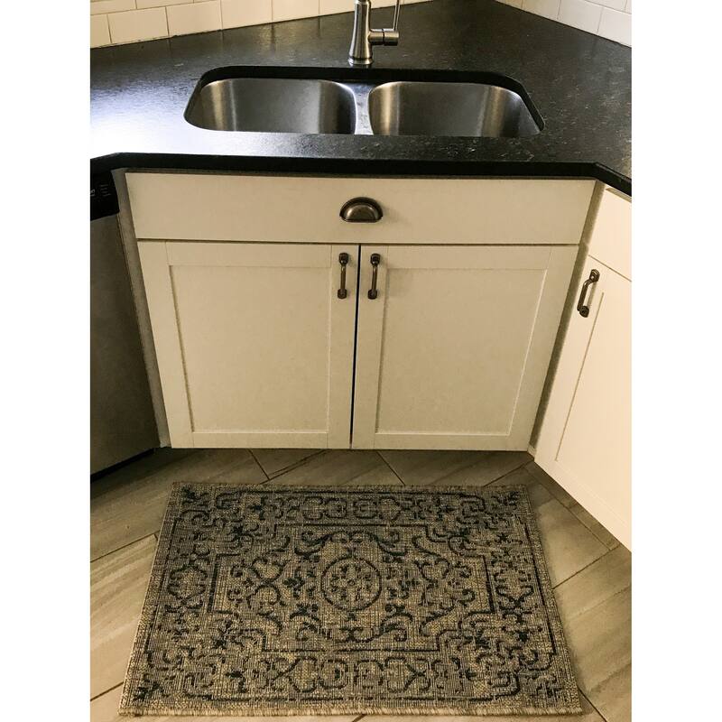 Sevita Sadie Traditional Medallion Navy/Gray Durable Performance Indoor/Outdoor Area Rug