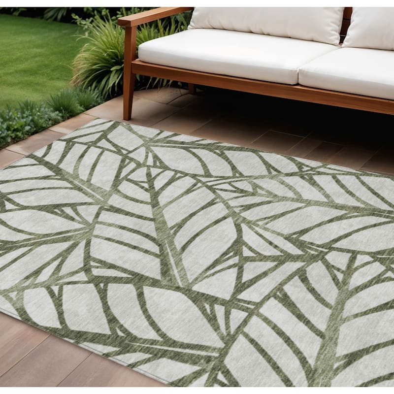 HomeRoots Floral Transitional Rectangle Outdoor Rug - 9' X 12'