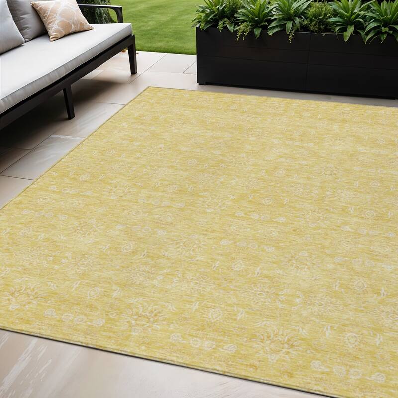 HomeRoots Floral Transitional Rectangle Outdoor Rug - 5' X 8'