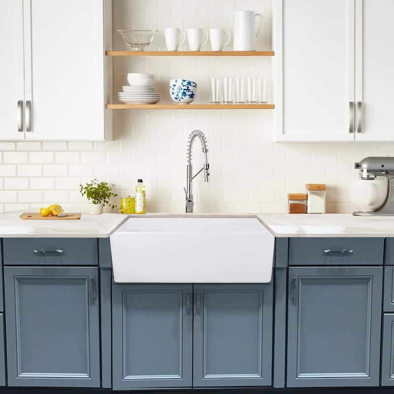 Highpoint Collection 30-inch Fireclay Farm Sink with Grid and Drain - 30.25 x 18 x 10 inches
