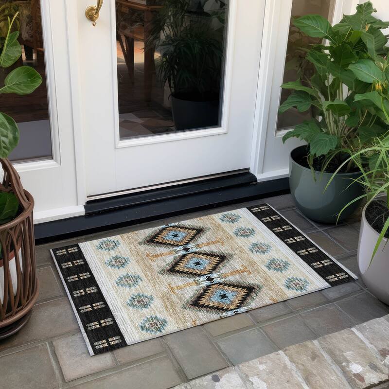 Machine Washable Indoor/ Outdoor Global Chennai Chantille Rug - Black - 1'8" x 2'6"