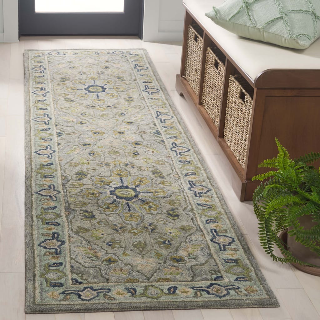 SAFAVIEH Handmade Heritage Hieng Traditional Wool Rug