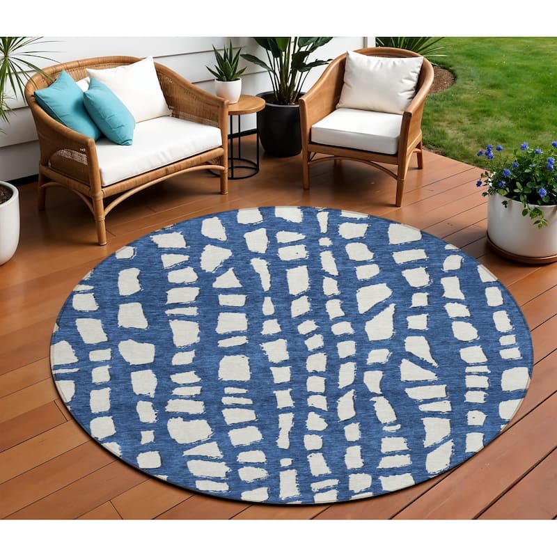 HomeRoots Abstract Transitional Rectangle Outdoor Rug - 8' Round