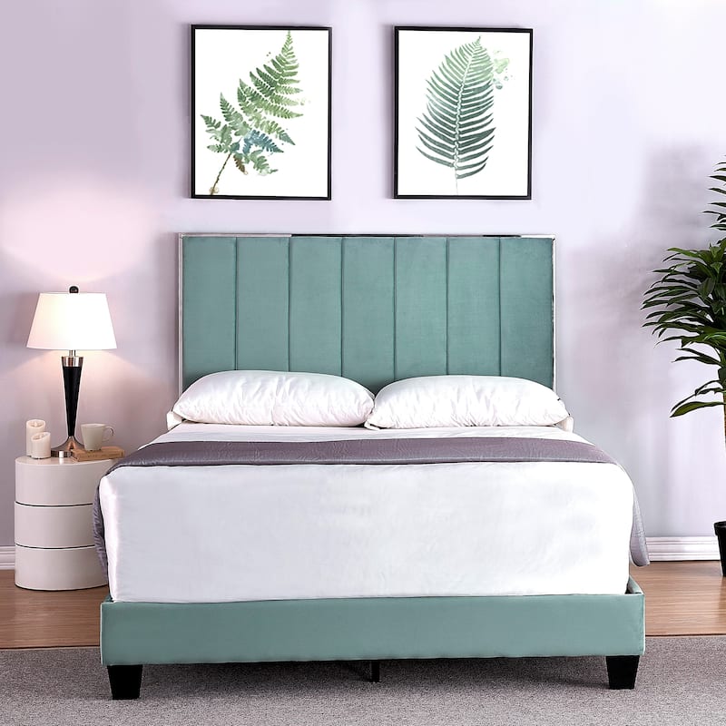Mallory Upholstered Platform Bed by US PRIDE FURNITURE