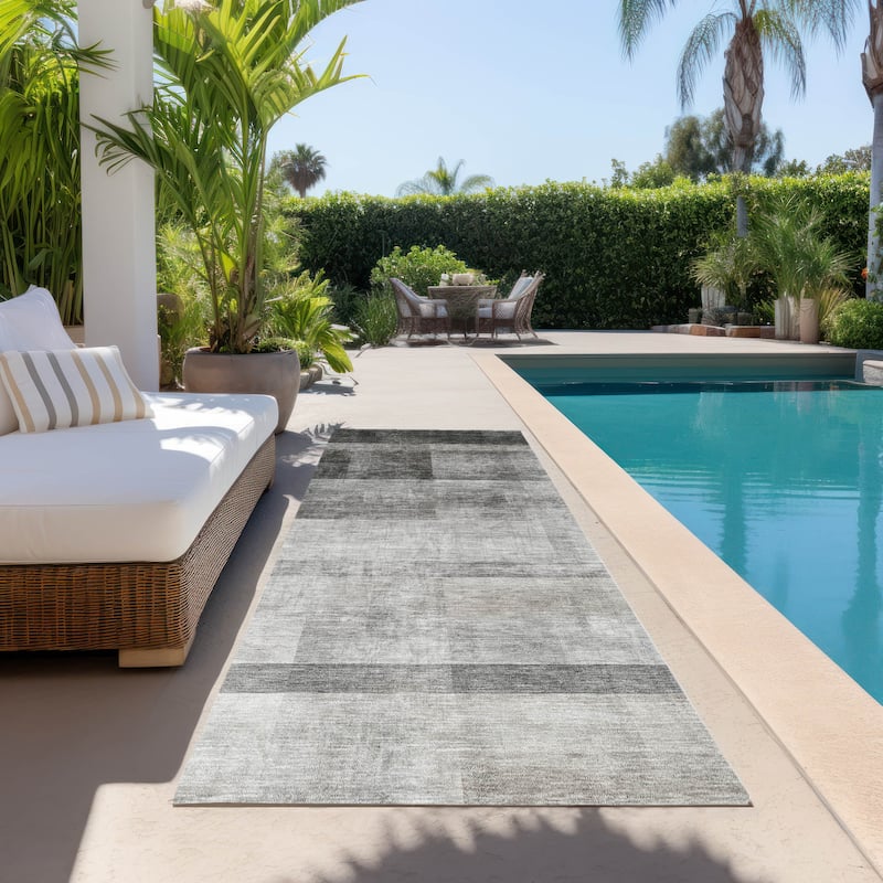 Machine Washable Indoor/ Outdoor Modern Abstract Chantille Rug - Gray - 2'3" x 7'6"