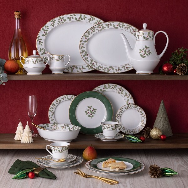 Noritake Holly & Berry Gold 12-Piece Dinnerware Set, Service For 4