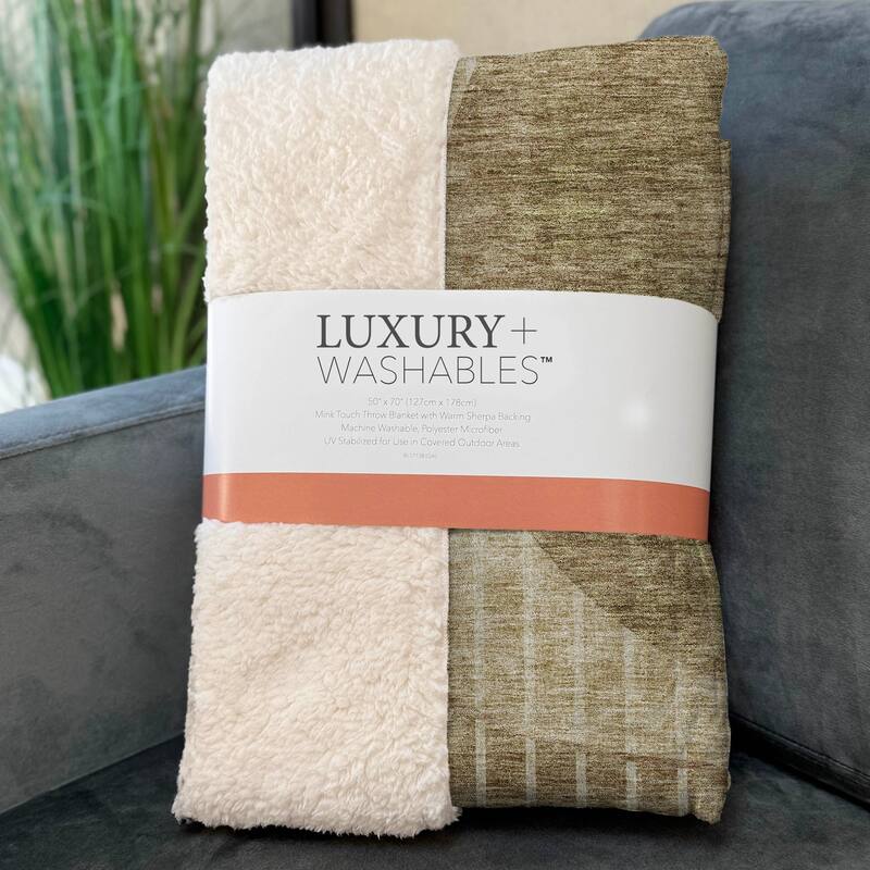 Premium Machine Washable Geo Sherpa Throw Blanket