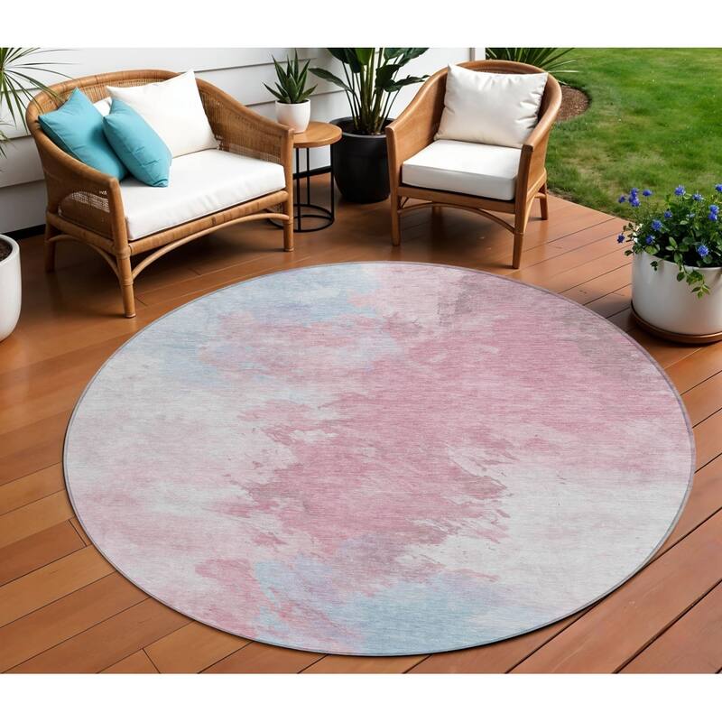 HomeRoots Abstract Transitional Rectangle Outdoor Rug - 8' Round