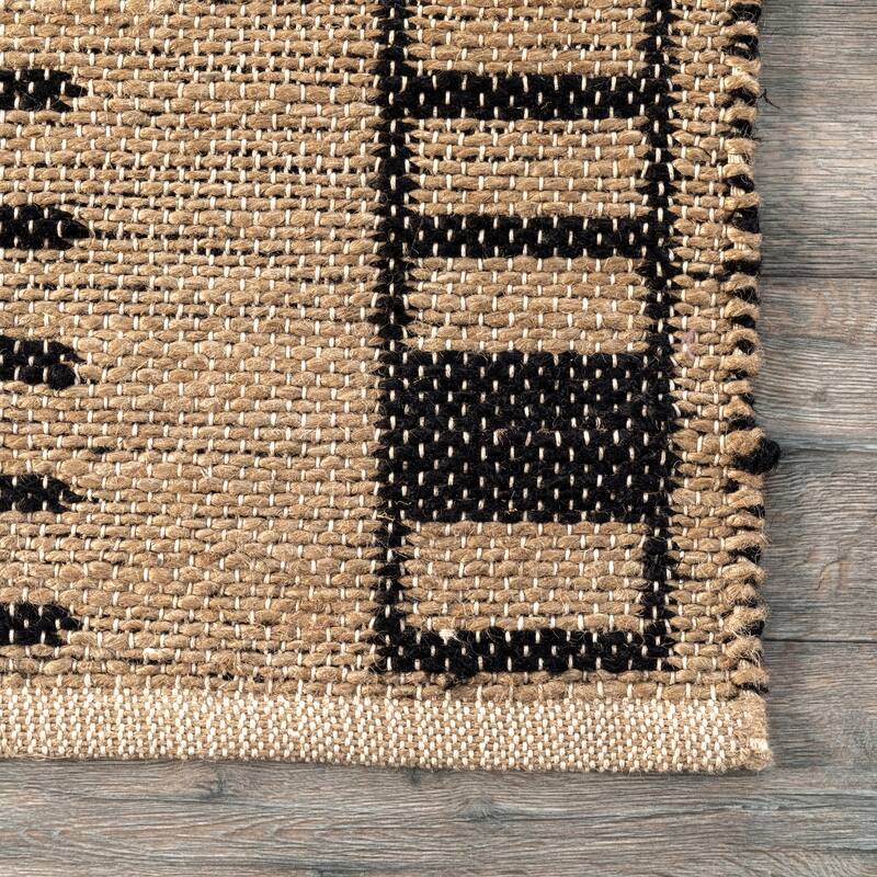 Nuloom Ranae Tribal Zigzag Bordered Jute Area Rug
