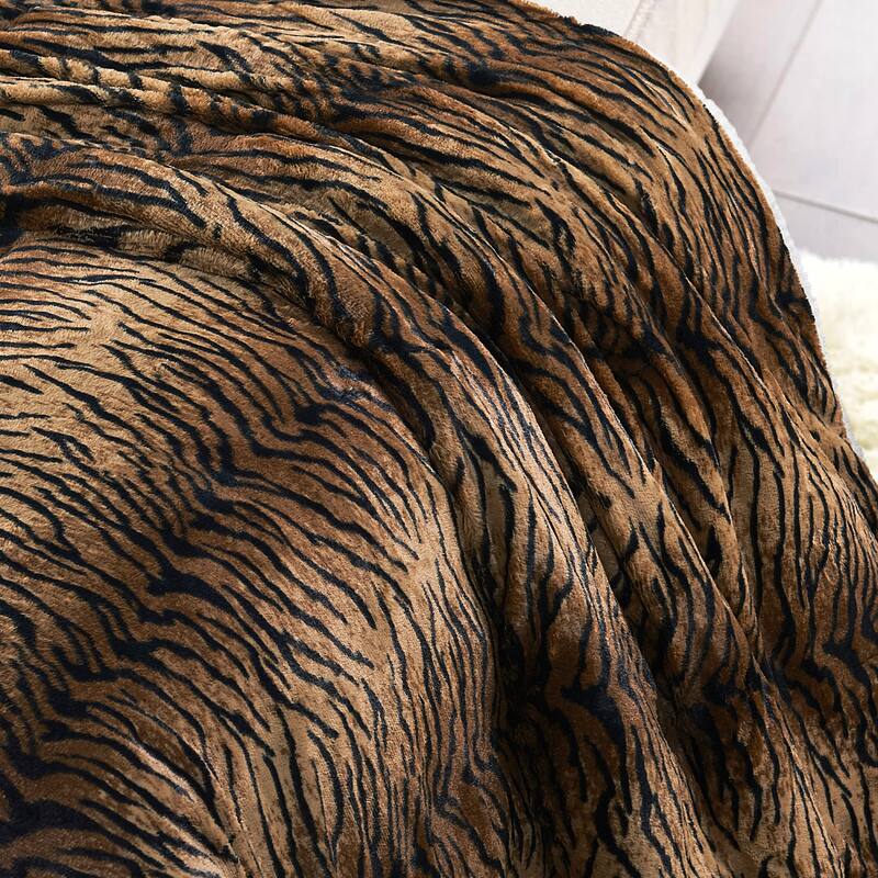 Home Soft Things FauxFur Sherpa Backing Bed Blanket