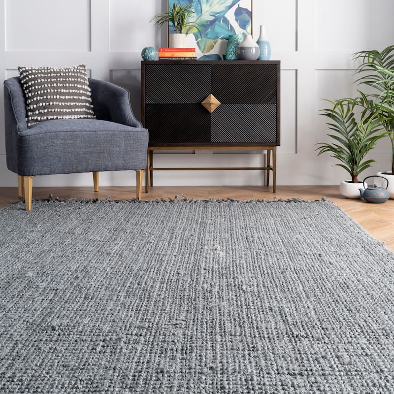 Nuloom Delilah Solid Chunky Jute Tassel Area Rug