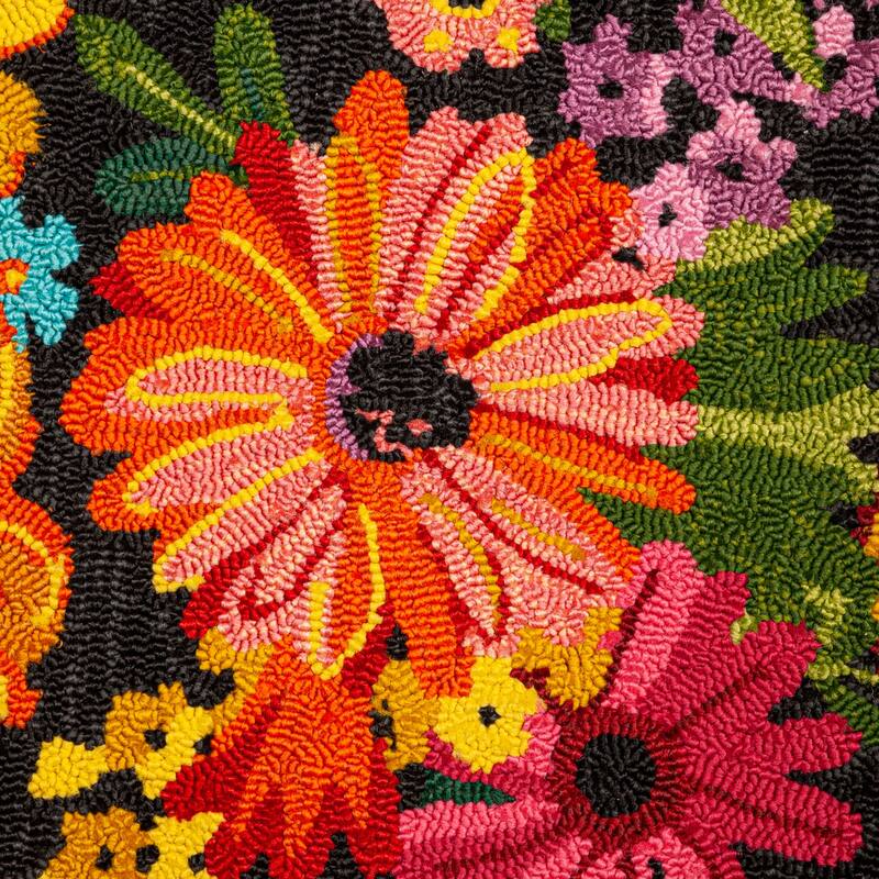 Indoor/Outdoor Fresh Picked Hooked Polypropylene Accent Rug 24"X42" - 2' x 3'