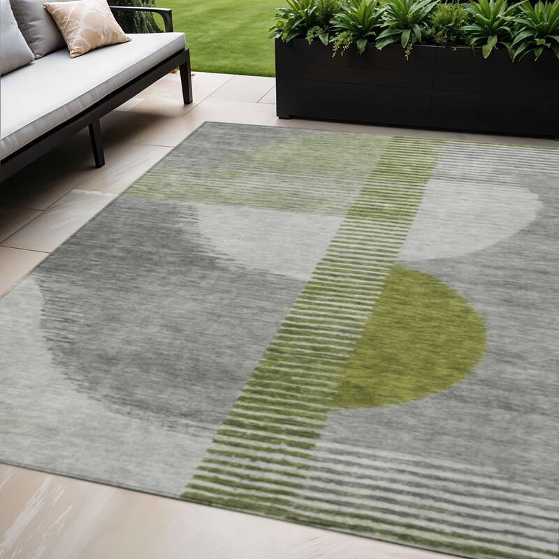 HomeRoots Geometric Transitional Rectangle Outdoor Rug - 5' X 8'