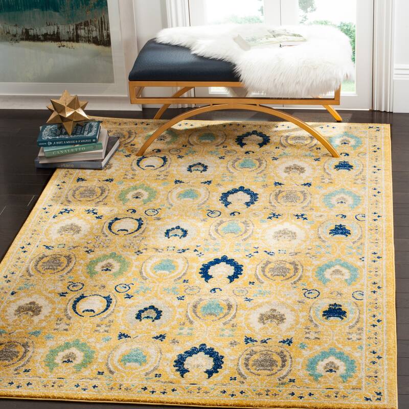 SAFAVIEH Evoke Lizan Distressed Vintage Boho Rug - 5'3" x 7'6" - Gold/Ivory
