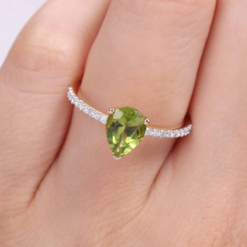 Miadora Pear-cut Peridot and 1/6ct TDW Diamond Teardrop Ring in 14k Yellow Gold