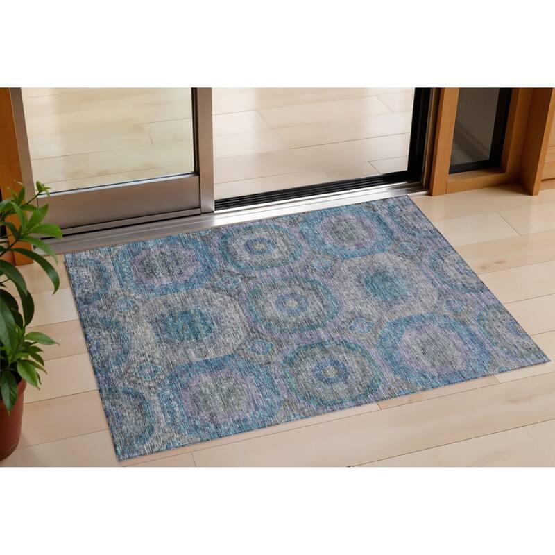 HomeRoots Geometric Transitional Rectangle Outdoor Rug - 3' x 5'