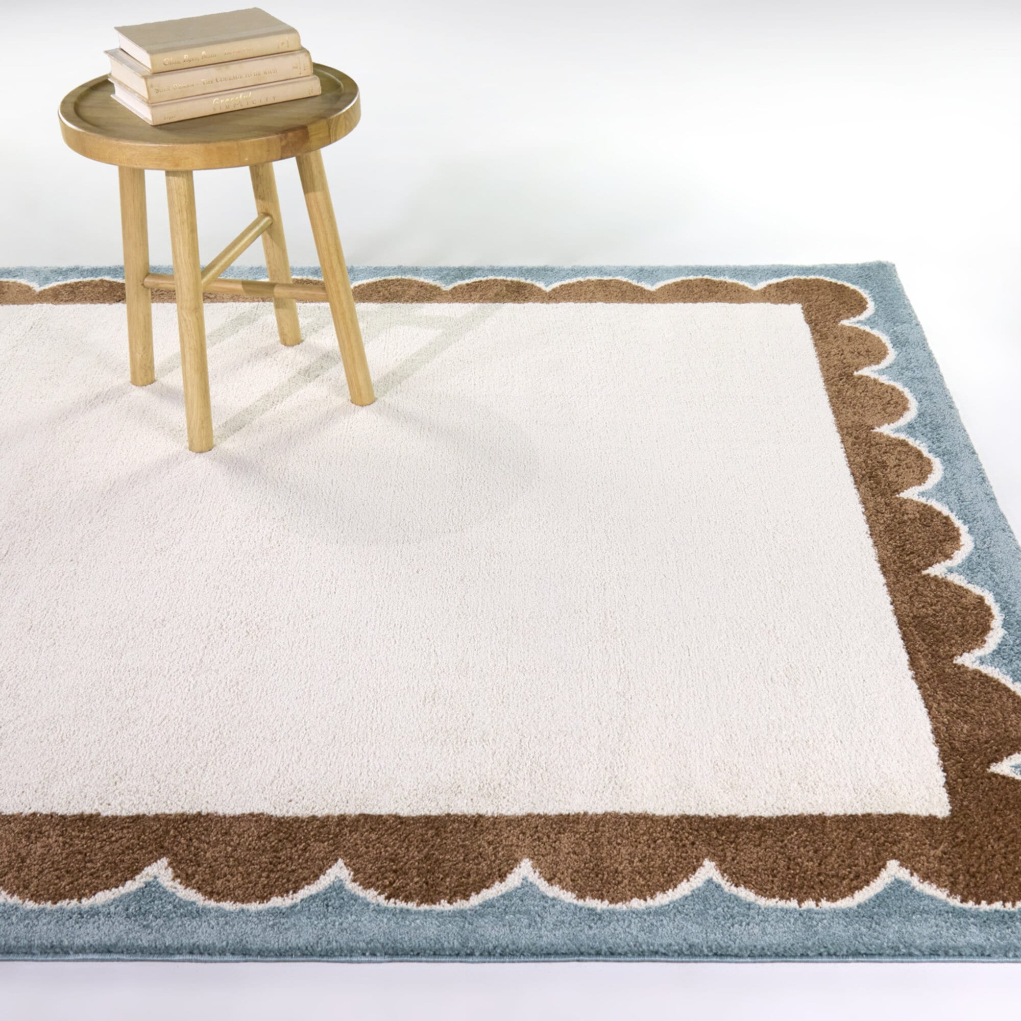 Caldeira Scalloped Border Area Rug