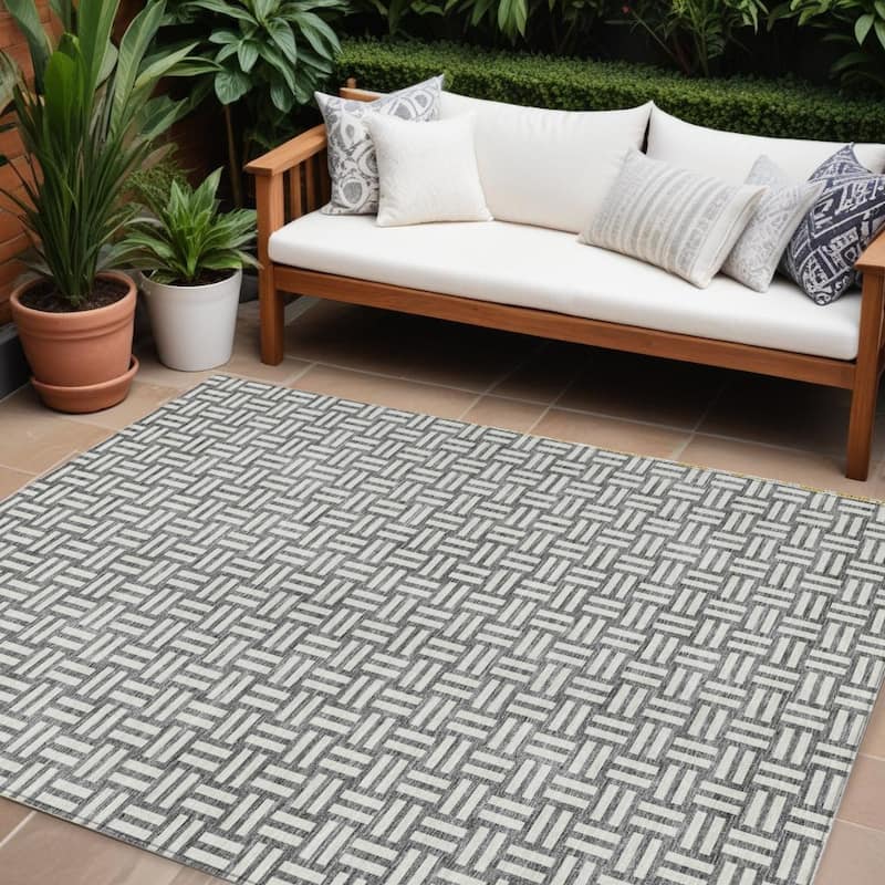 HomeRoots Geometric Transitional Rectangle Outdoor Rug - 9' X 12'