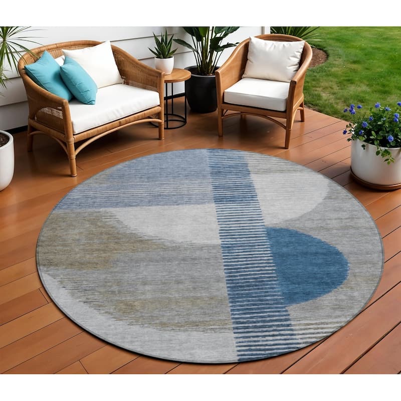 HomeRoots Geometric Transitional Rectangle Outdoor Rug - 8' Round