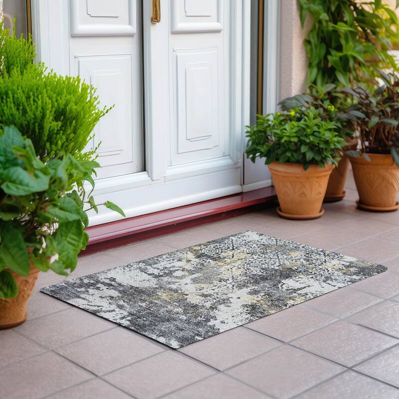 Machine Washable Indoor/ Outdoor Chantille Distressed Traditional Rug - Charcoal - 1'8" x 2'6"
