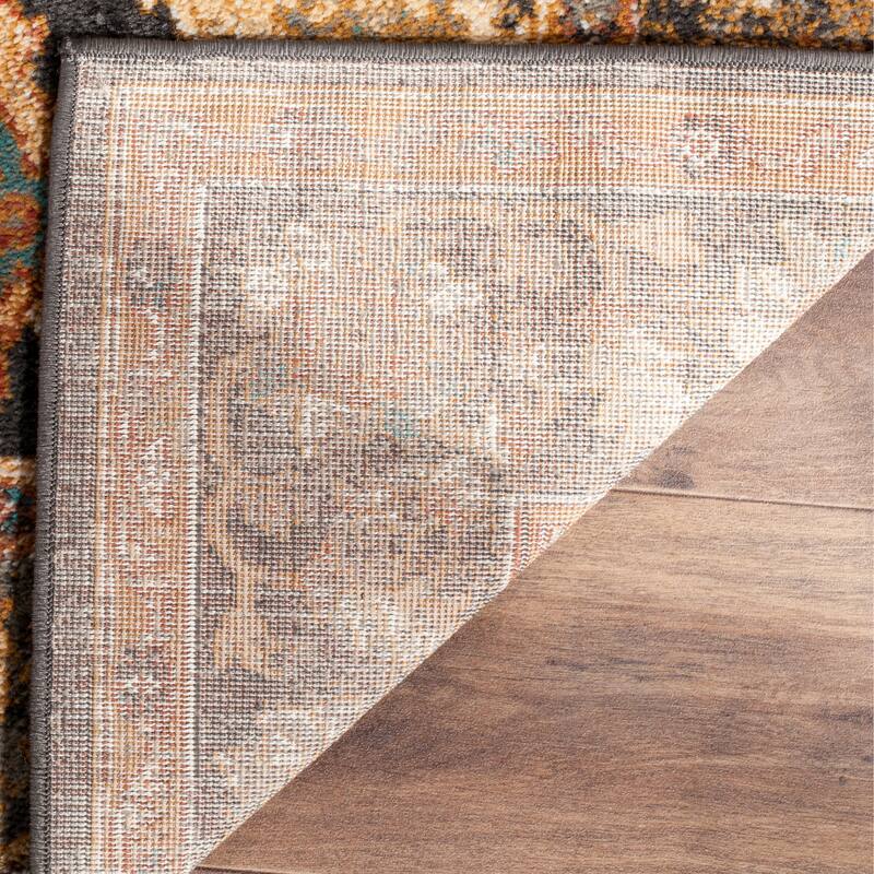SAFAVIEH Summit Snaefridur Traditional Oriental Rug