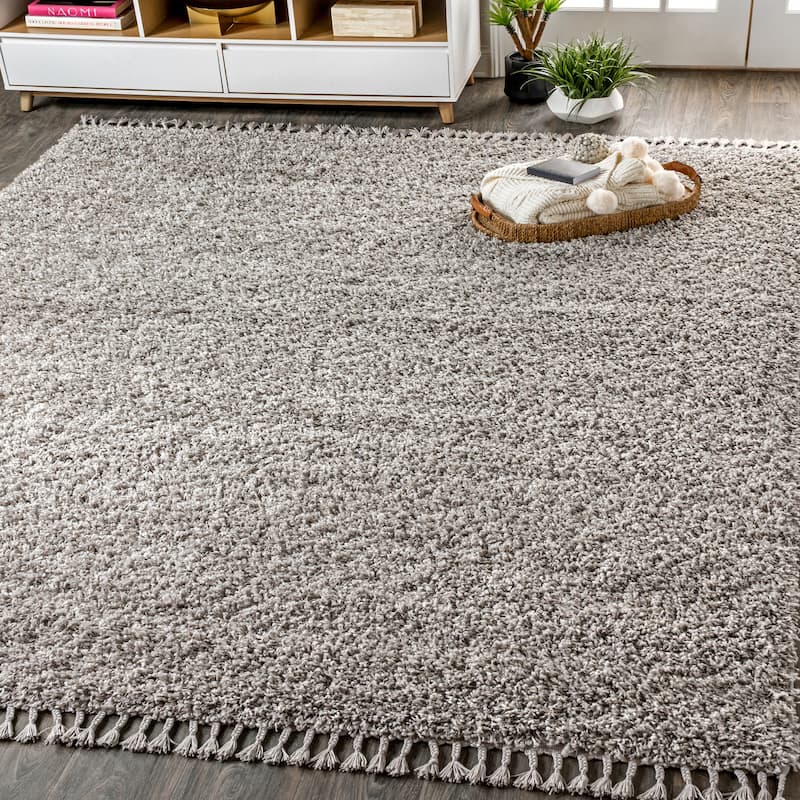 JONATHAN Y Modern Shag Plush Tassel Area Rug