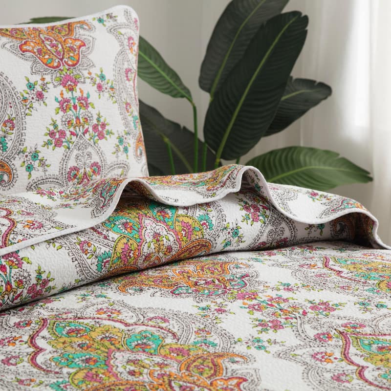 S&S Damask Medallion 3 Piece 100% Cotton Quilt Set