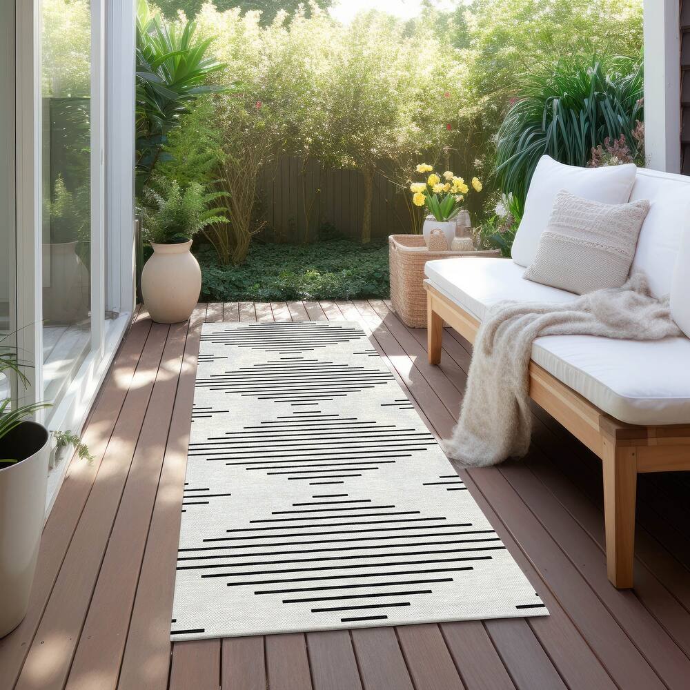 Machine Washable Indoor/ Outdoor Modern Stripe Chantille Rug