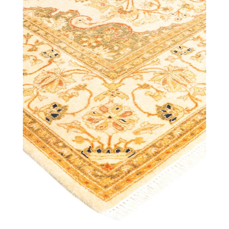Overton Handknotted Wool Traditional Oriental Ivory Area Rug - 4' x 6'