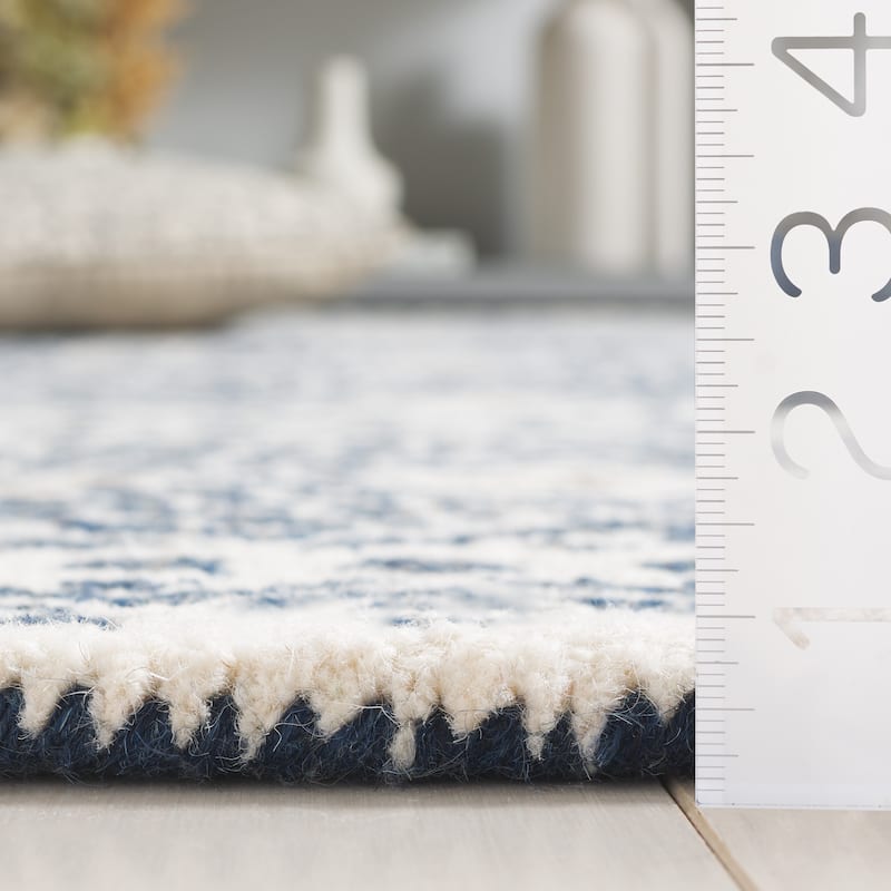 SAFAVIEH Handmade Micro-Loop Jelske Wool Rug