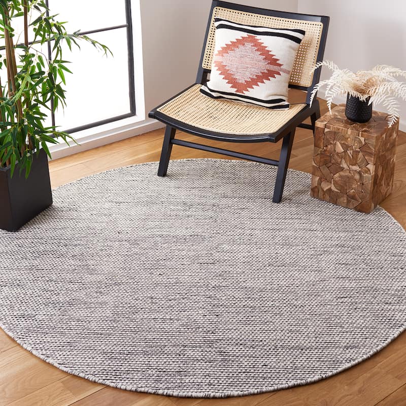 SAFAVIEH Handmade Natura Ludmila Farmhouse Wool Rug - 6' Round - Black/Ivory