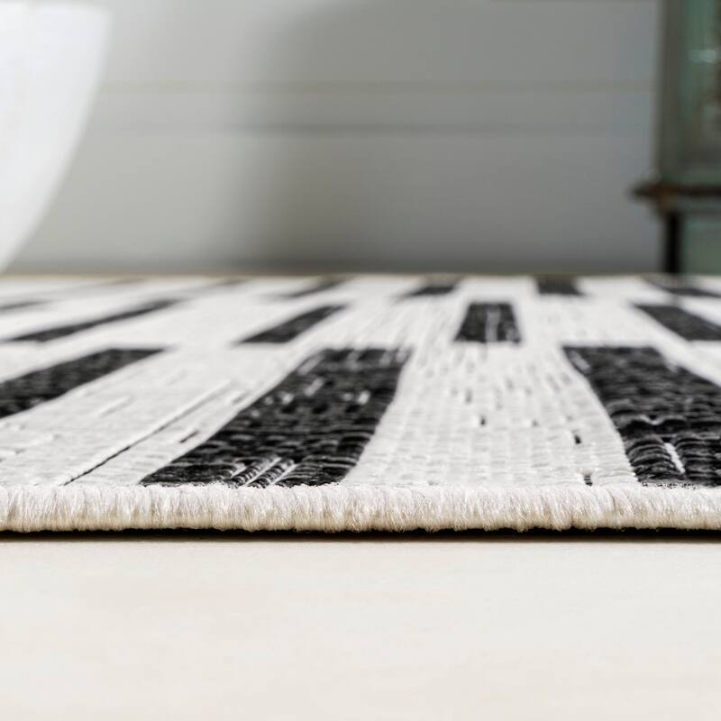 JONATHAN Y Grid Modern Offset Stripe Indoor/Outdoor Area Rug