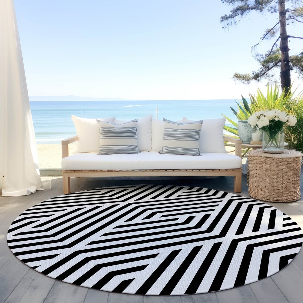 Machine Washable Indoor/ Outdoor Modern Diamonds Chantille Rug