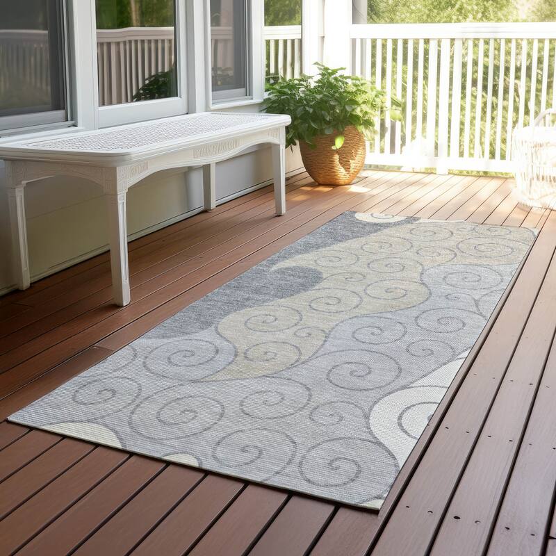 Machine Washable Indoor/ Outdoor Swirly Chantille Rug - Silver - 2'3" x 7'6"