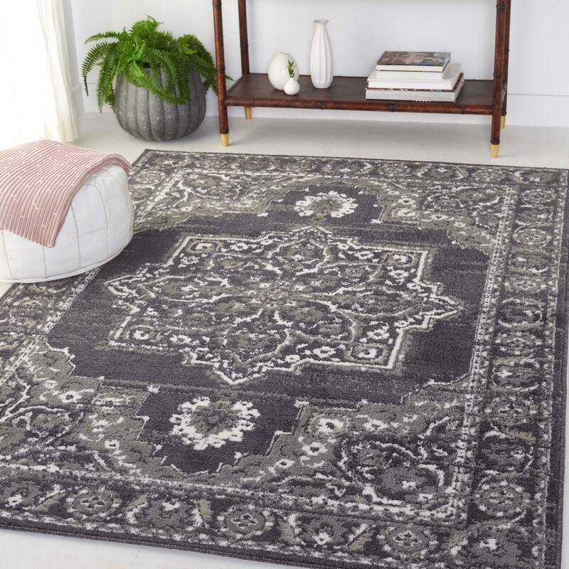 SAFAVIEH Pyramid Myriam Traditional Oriental Rug - 9' x 12' - Charcoal/Ivory