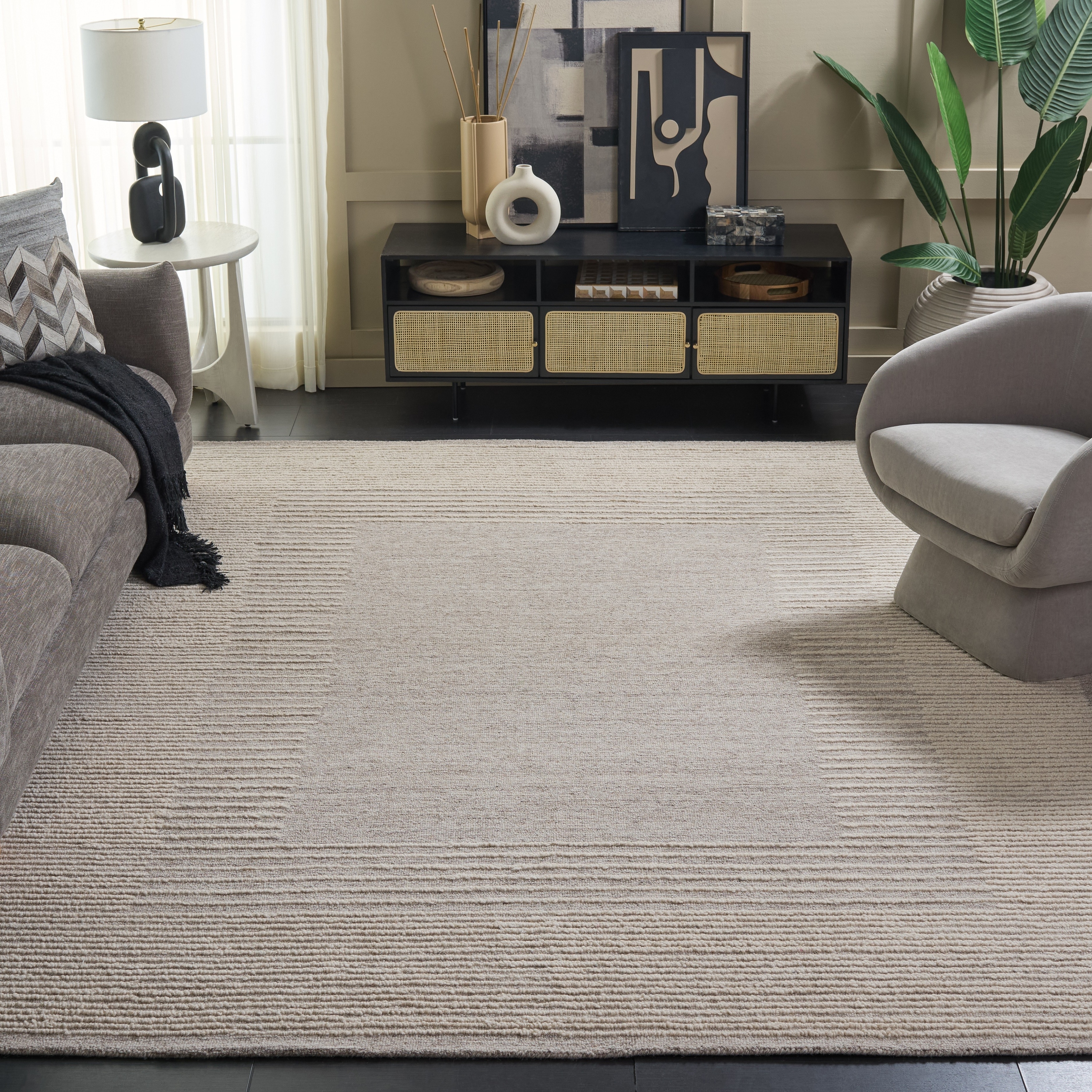 SAFAVIEH Handmade Abstract Saerin Wool Rug