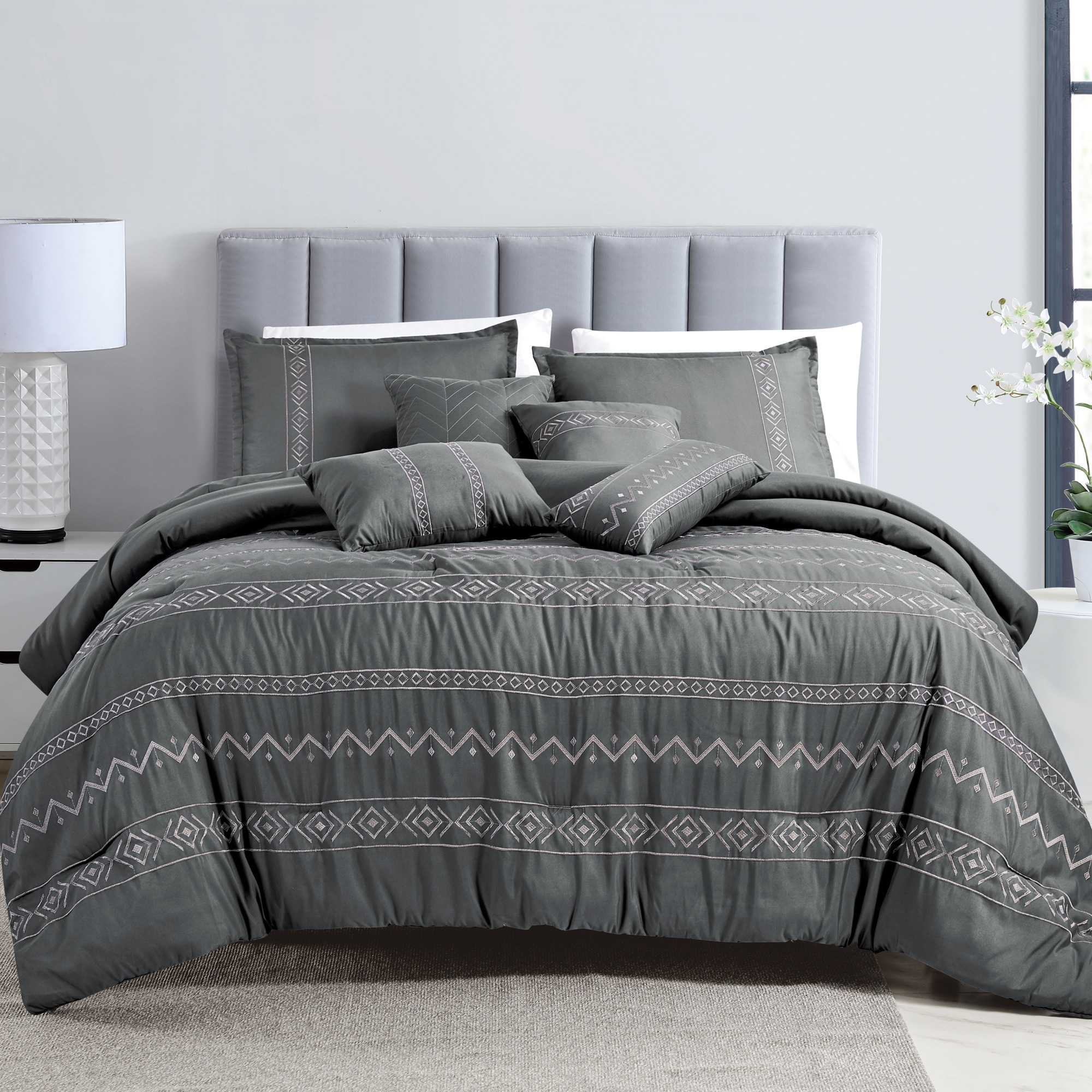 https://ak1.ostkcdn.com/images/products/is/images/direct/f4d3f23438c2a2ebd7261b4ea864520d4eaa9bec/Buffy-Luxury-7-Piece-Comforter-Set.jpg