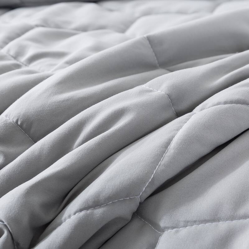 Honeycomb Color Contrast Stitched Lightweight Down Alternative Blanket