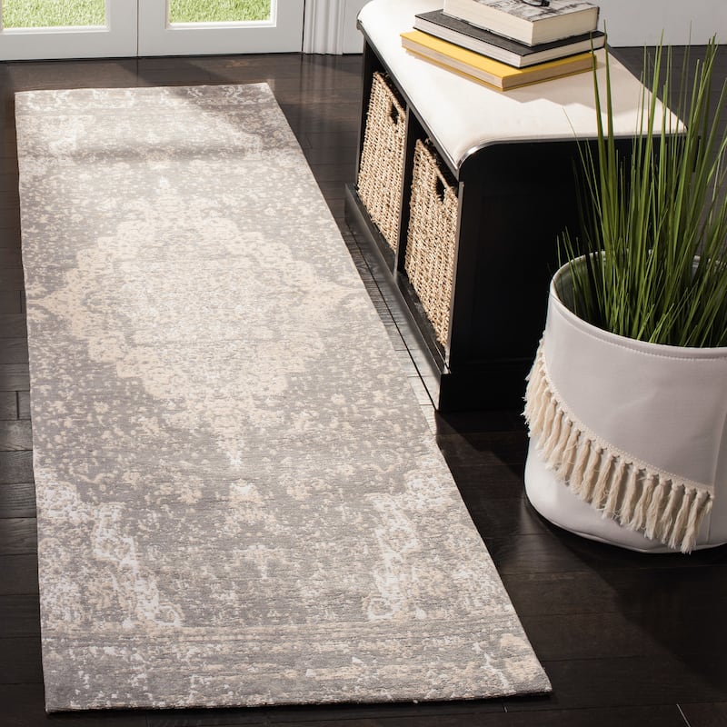 SAFAVIEH Classic Vintage Boho Gerit Oriental Cotton Rug - 2'3" x 8' Runner - Silver