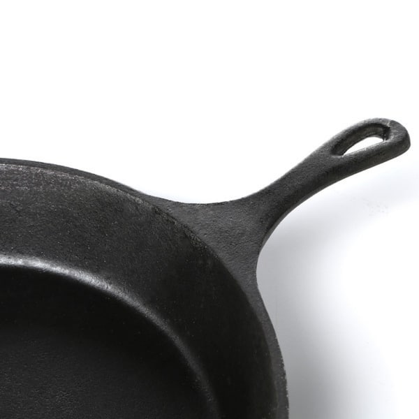 https://ak1.ostkcdn.com/images/products/is/images/direct/f4e78bab261b650c14f1d4c732b34336afac460d/Daily-Boutik-Pre-Seasoned-Cast-Iron-14-%26-15-inch-Round-Skillet.jpg?impolicy=medium