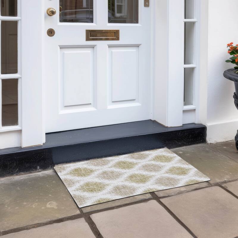 Machine Washable Indoor/ Outdoor Chantille Contemporary Geo Rug - Gold - 1'8" x 2'6"