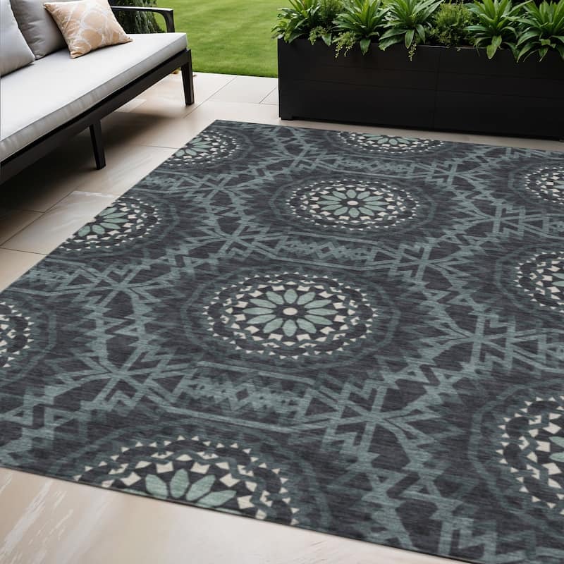 HomeRoots Floral Medallion Transitional Rectangle Outdoor Rug - 5' X 8'
