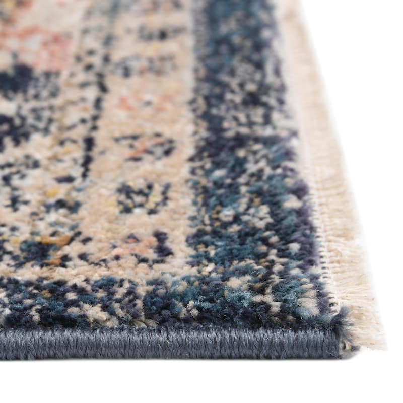 Traditional Nixa Collection Area Rug